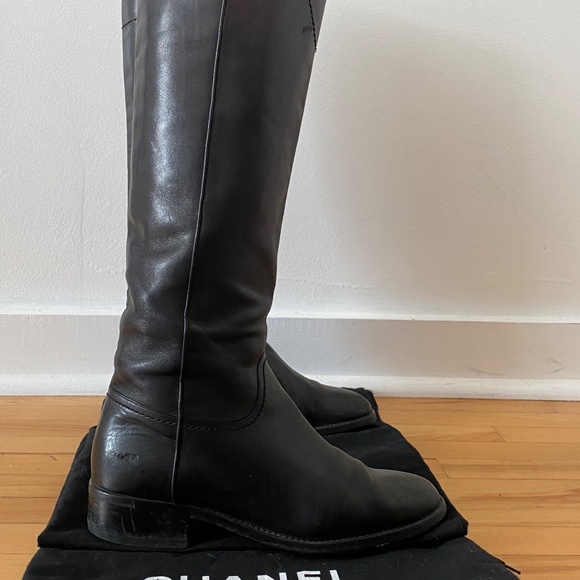 CHANEL Riding Interlocking CC Logo Riding Boots Size: 8 | IT 38 - Picture 4 of 12